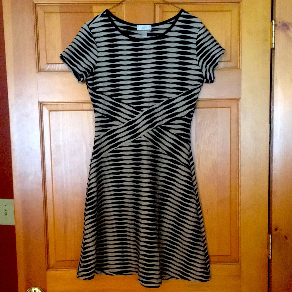 Ann Taylor LOFT Size 4 dress